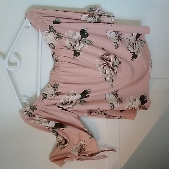 Off the Shoulders Summer Top - Picture 1 of 4